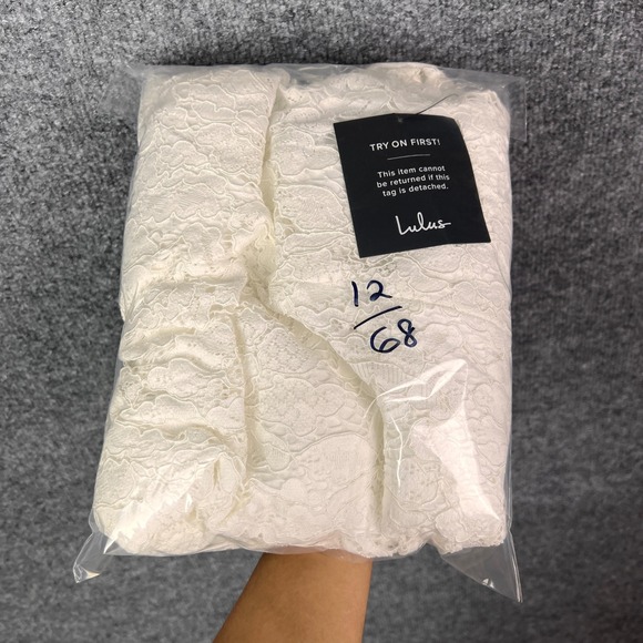 NEW Lulus White Lace Romper Long Bell Sleeve V Neck Cutout Back Women's Size S - Picture 9 of 9